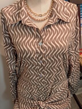Zara "Zoe" Shirt dress Taupe and Cream Wavy-Print Button Down Dress Shirt Size L